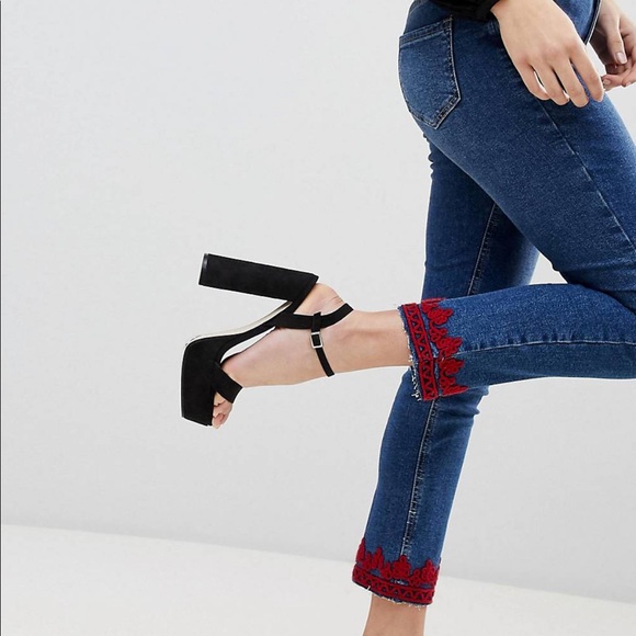 Jeans with red detail at the bottom - Picture 2 of 6